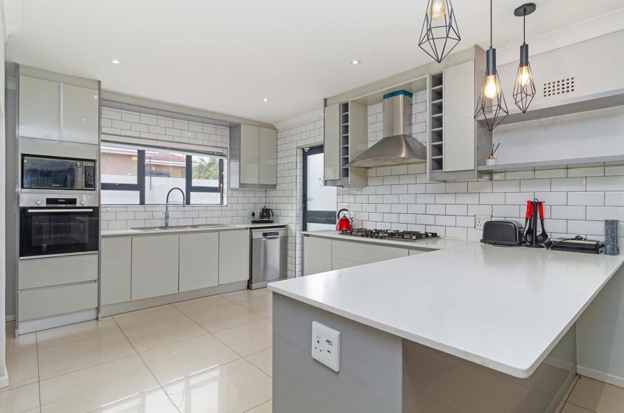 8 Bedroom Property for Sale in Milnerton Ridge Western Cape